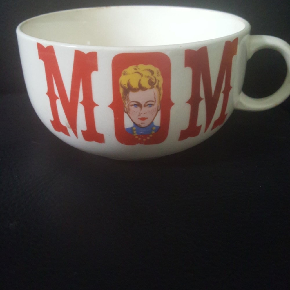 Vintage "mom" mug. Ceramic.